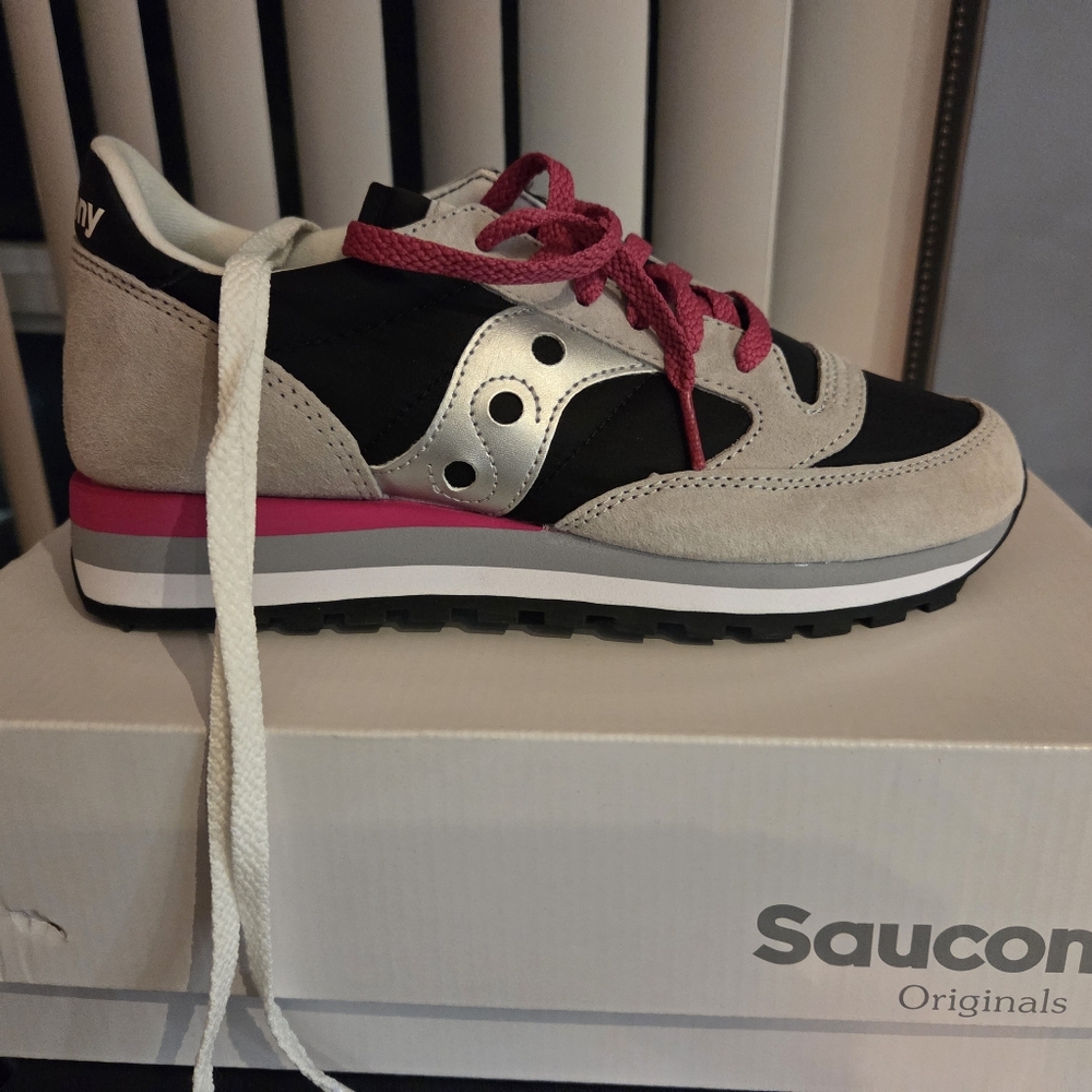 Saucony Women's Sneakers - Black, Pink, and Silver